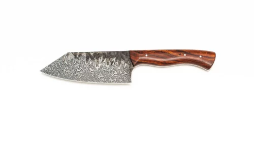 Handgeschmiedetes Damast Ko-Bunka Kochmesser mit ausdrucksstarkem Wüsteneisenholz-Griff auf weißem Hintergrund von ZM-Messer aus Haag am Hausruck, Oberösterreich